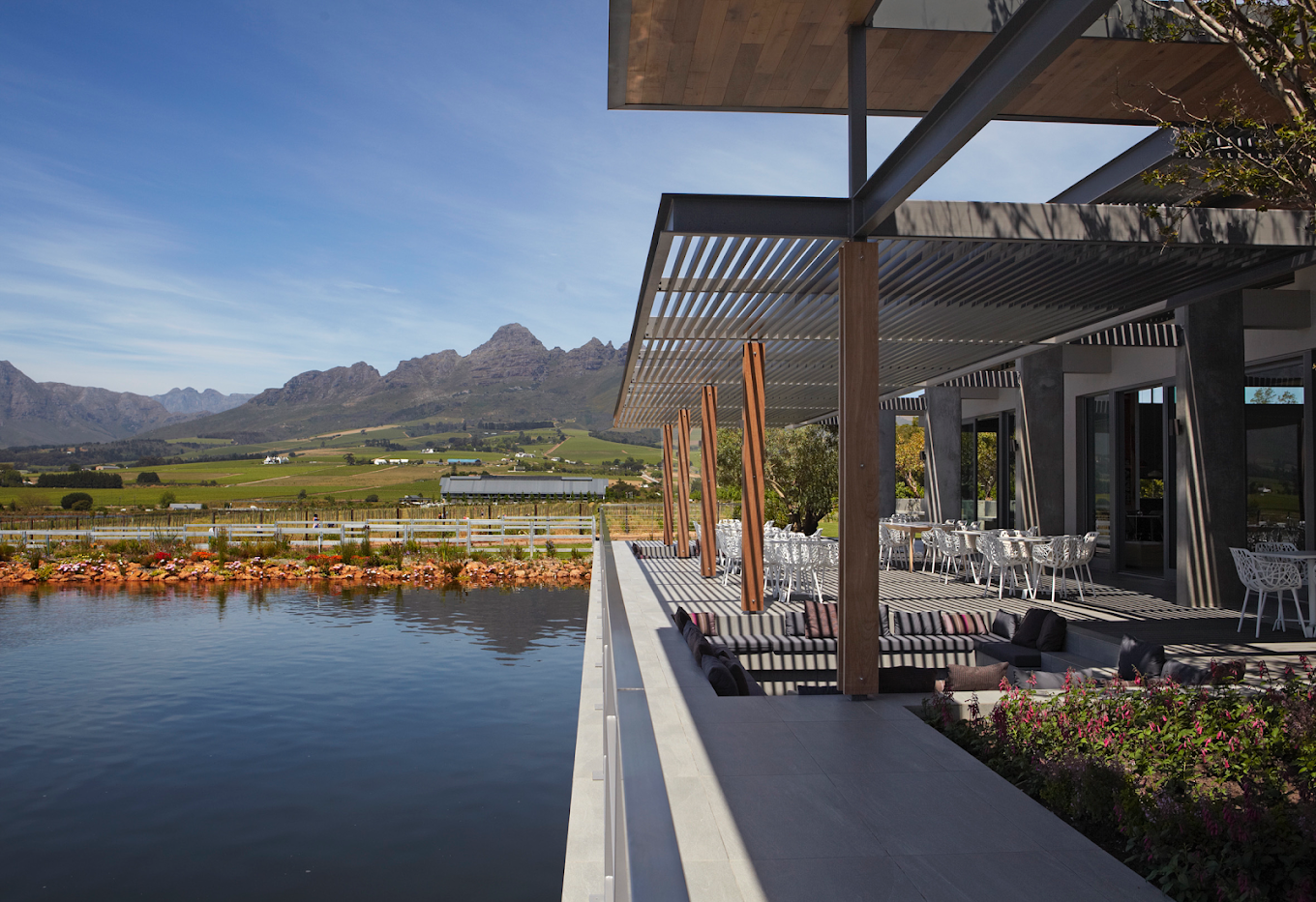 2021-10-04 Dining on the terrace overlooking the water at Cavalli