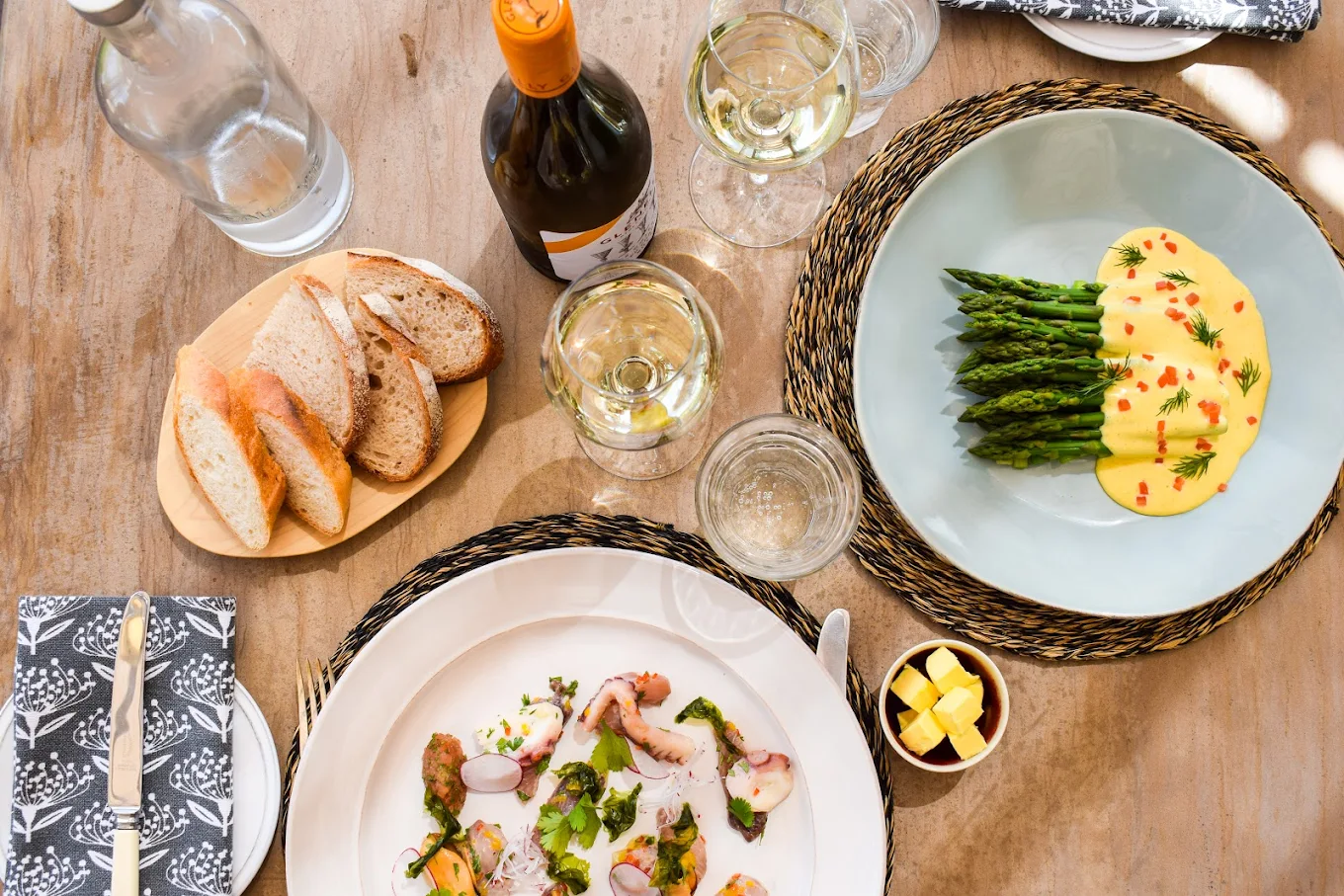 DSC_0990 An assortment of plates and wine at The Vine Bistro
